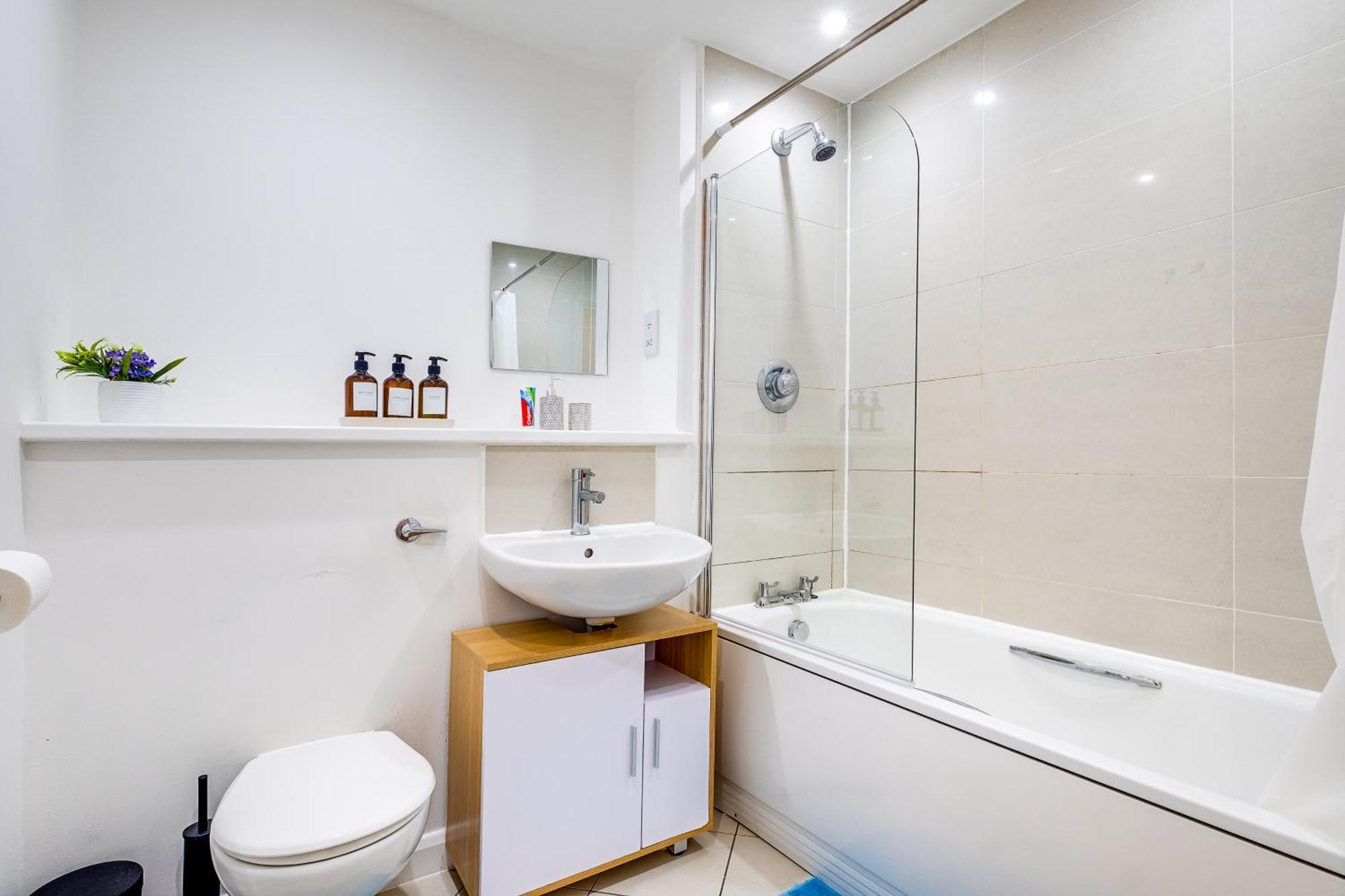 Central Suite Near Mailbox, King Bed, Ping Pong, Netflix, Sleeps 4 Бирмингам Екстериор снимка