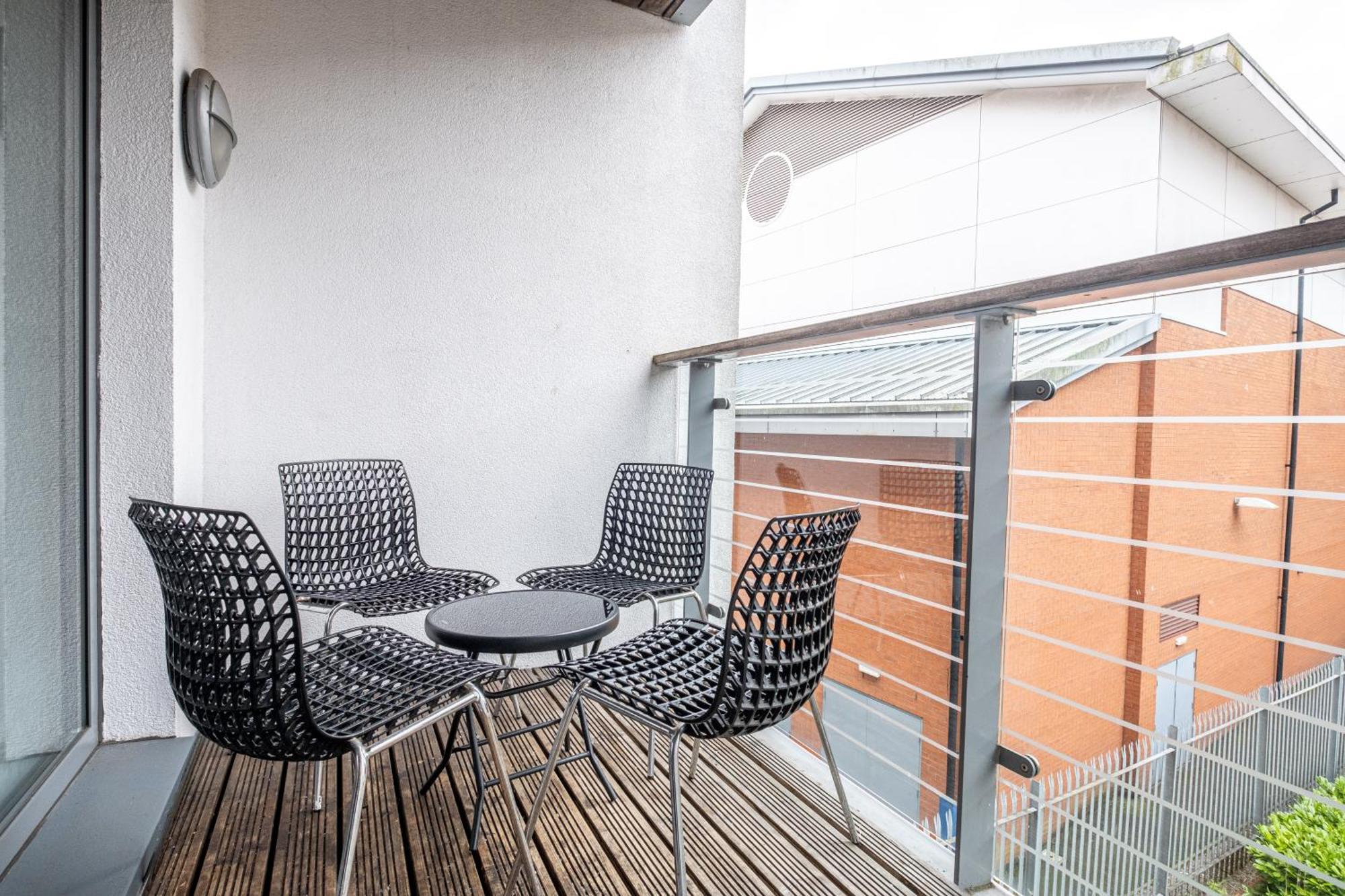 Central Suite Near Mailbox, King Bed, Ping Pong, Netflix, Sleeps 4 Бирмингам Екстериор снимка